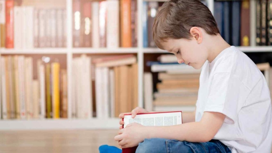 nino-leyendo-bancodellibro