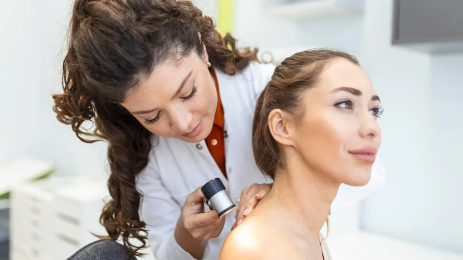 Clinica-de-Prevencion-del-Cancer-SAV-realizo-jornada-de-pesquisa-de-melanoma-1 (1)